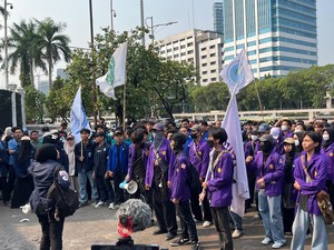 Mahasiswa Gelar Demo Kawal RUU Sisdiknas di Depan DPR