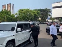 Perintah Prabowo, Menko Airlangga Perdana Pakai Maung ke Istana