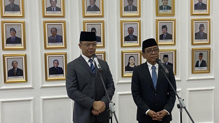Sugiono resmi menjabat Menko PMK menggantikan Pratikno dalam acara serah terima jabatan di Kemenko PMK, Jakarta Pusat, Senin (5/10/2026).