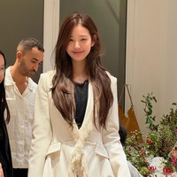 Potret Jang Wonyoung IVE Pamer Bareface, Imut Bak Bayi di Balik Show DIOR