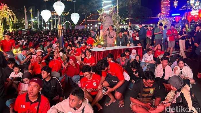 Nobar Indonesia vs Thailand di Grahadi Surabaya
