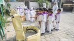 Pakai Baju Ihram, Anak-anak Belajar Manasik Haji