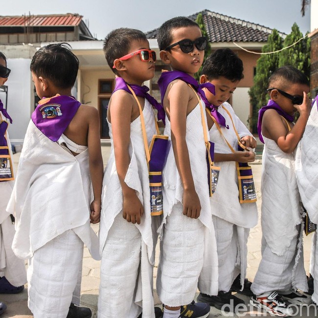 Pakai Baju Ihram, Anak-anak Belajar Manasik Haji