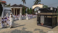 Selain mengenalkan rangkaian ibadah haji, kegiatan tersebut juga menjadi sarana untuk menanamkan berbagai nilai positif. Anak-anak belajar tentang kedisiplinan, kesabaran, kebersamaan, serta kemandirian melalui aktivitas yang dilakukan bersama. 