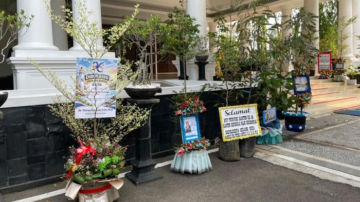 Pemprov Banten mendapatkan bibit pohon saat merayakan HUT ke-26. (Arief/detikcom)
