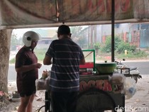 Penjual Pentol Kobar Terdampak Kabut Asap: Omzet Rp 1 Juta Jadi Rp 500 Ribu