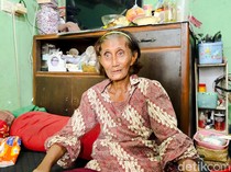 Potret Sulis, Lansia yang Masih Berjuang dari Tumpukan Barang Bekas