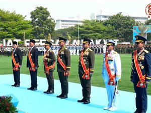 Prabowo Beri Bintang Kehormatan ke Menhan Sjafrie hingga Panglima TNI