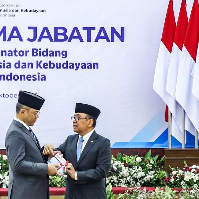 Pratikno Serahkan Jabatan Menko PMK kepada Sugiono