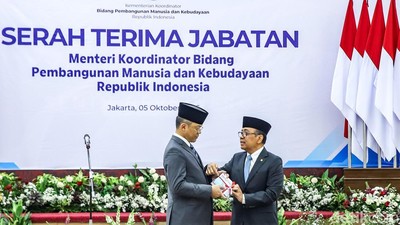 Pratikno Serahkan Jabatan Menko PMK kepada Sugiono