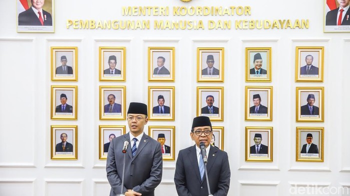 Menteri Koordinator Bidang Pembangunan Manusia dan Kebudayaan (Menko PMK) Pratikno menyerahkan jabatan kepada Menko PMK yang baru, Sugiono, dalam acara serah terima jabatan  di Jakarta, Senin (5/10/2026).
 Prosesi sertijab tersebut menandai pergantian kepemimpinan di Kementerian Koordinator Bidang Pembangunan Manusia dan Kebudayaan.