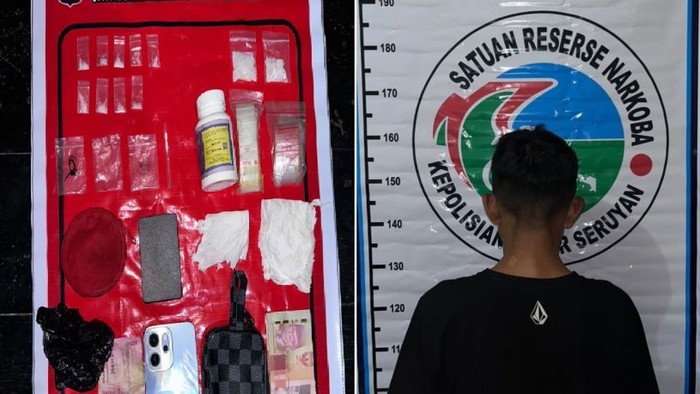 Pria Seruyan ditangkap gegara ketahuan kubur sabu di halaman rumah.