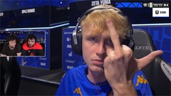 Pro Player Fortnite Dipecat Usai Acungkan Jari Tengah ke Kamera
