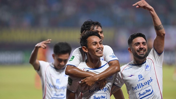 Selebrasi pemain PSIS usai menjebol gawang lawan.