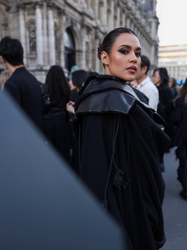 8 Potret Raisa di Paris Fashion Week, Duduk di Front Row Bareng Davikah