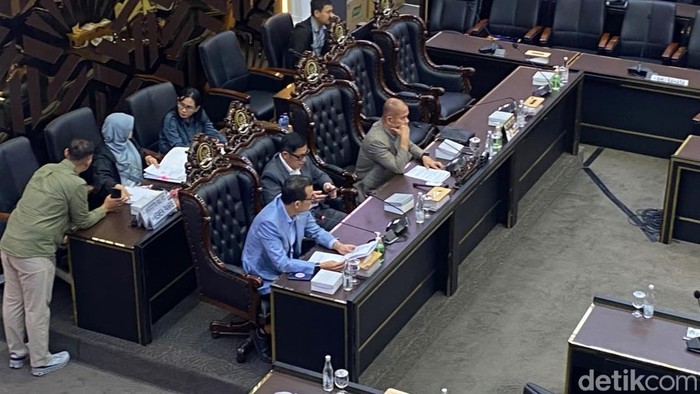 Baleg DPR RI menggelar rapat RUU Satu Data Indonesia, Senin (5/10/2026).