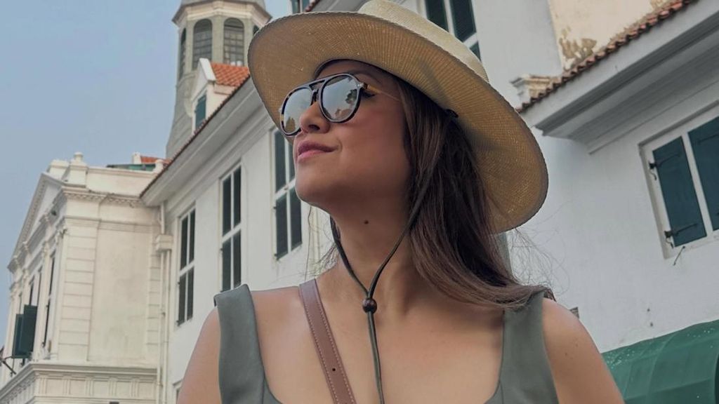 Momen Sarah Azhari Terbuai Pesona Kota Tua