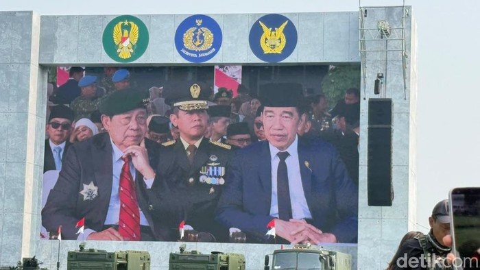 SBY dan Jokowi hadiri HUT ke-81 TNI di Cilangkap (Eva Safitri/detikcom)