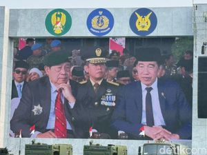 SBY dan Jokowi Duduk Sebelahan saat Hadiri Upacara HUT ke-81 TNI