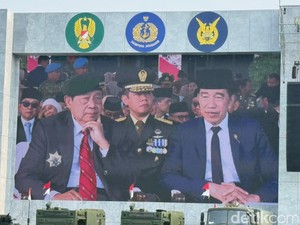 SBY dan Jokowi Duduk Sebelahan saat Hadiri Upacara HUT ke-81 TNI