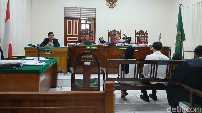 Sidang pleidoi  Nur Edian di ruangan Kartika Pengadilan Negeri Medan, Senin (5/10/2026)