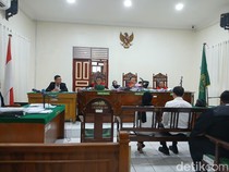 Dituntut 2 Tahun Bui di Kasus Suap, Ponakan Walkot Tebing Tinggi Minta Bebas