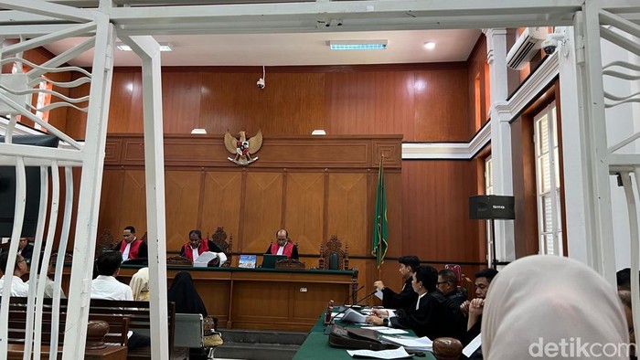 Sidang lanjutan dugaan korupsi proyek bibit nanas senilai Rp 60 miliar di PN Makassar. Gayatri Resqi Wulandari Gani/detiksulsel