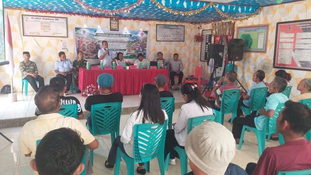 Sosialisasi Ramah Lingkungan Acara sosialisasi dan edukasi yang digelar Tim Pemerhati Lingkungan Octa Sarang Inovasi bersama Paguyuban Bolaang Mongondow Utara di Aula Balai Desa Komus Dua Timur