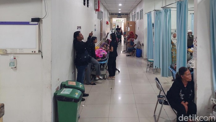 Suasana lorong IGD RSUD Cibabat
