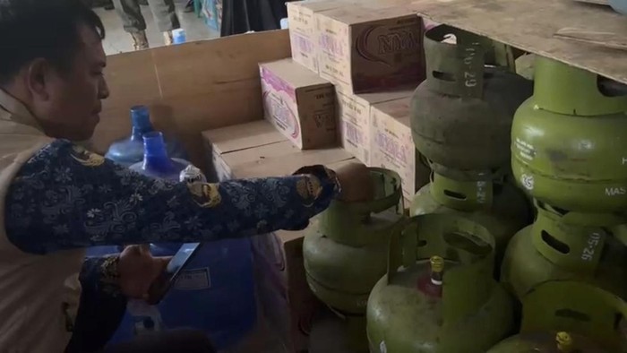 Tim Satgas Migas di Pinrang temukan LPG 3 kg diduga ditimbun pihak pangkalan.