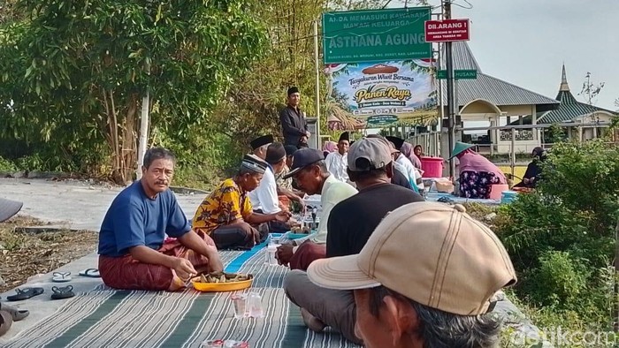 Tradisi wiwitan jelang panen di Lamongan
