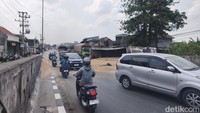 Jalur arah Semarang menuju Grobogan berhasil dibersihkan dari biji jagung dan dibuka sekitar pukul 06.00 WIB dengan sistem buka tutup. Sementara jalur arah sebaliknya belum bisa digunakan karena tertutup badan truk.