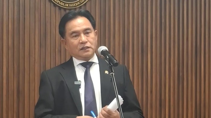 Menko Hukum Hak Asasi Manusia, Imigrasi dan Pemasyarakatan (Kumham Impipas) Yusril Ihza Mahendra saat jumpa pers di Jakarta, Senin (5/10/2026).