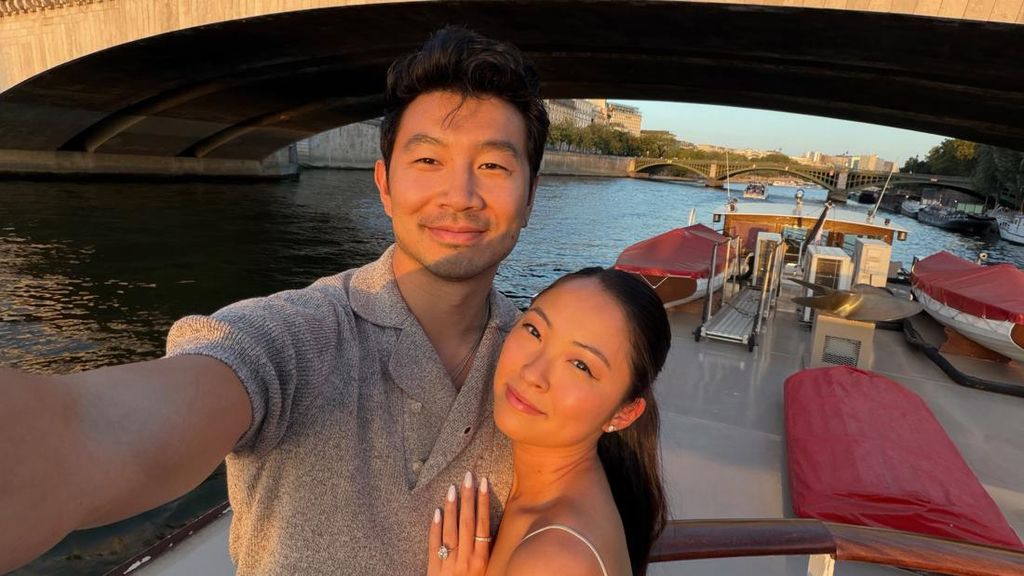 Sosok Allison Hsu Istri Aktor Simu Liu