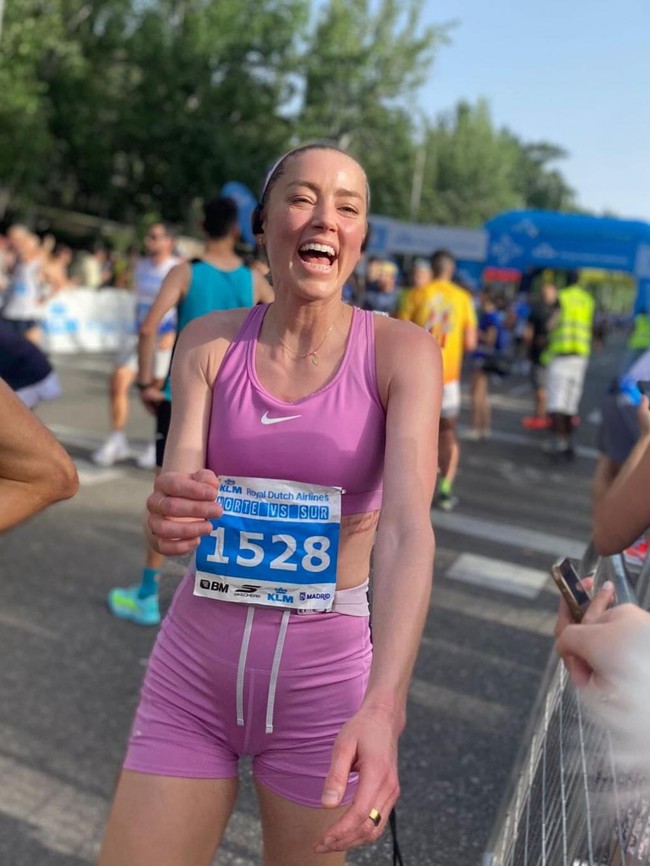 Cool! Amber Heard Virgin Half Marathon di Spanyol, Catat Waktu 1,39 Jam