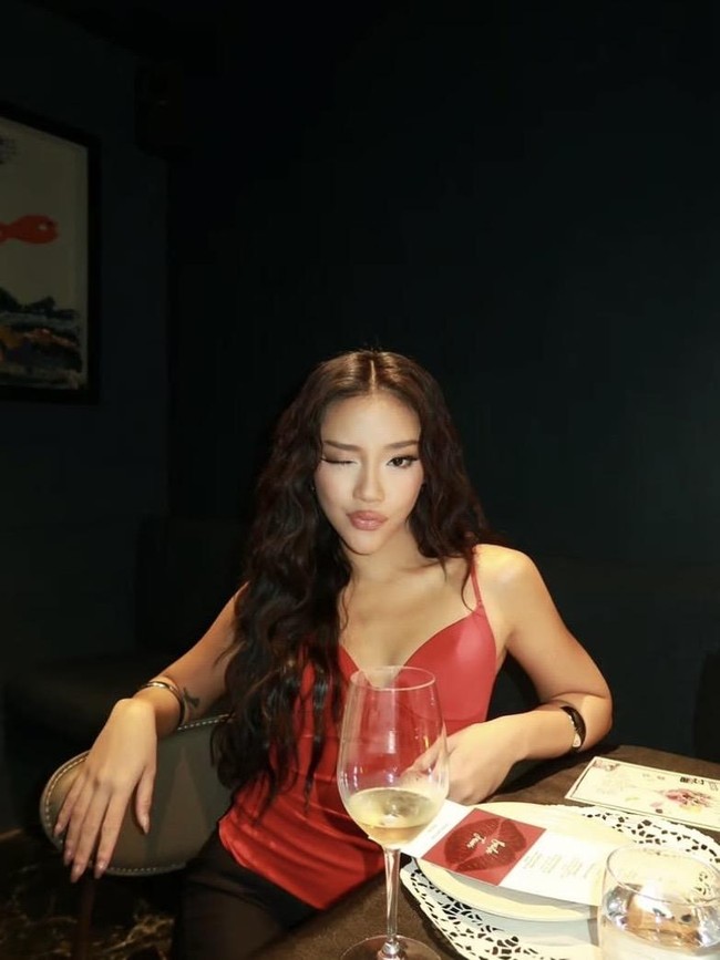 Potret Baila Fauri, Member No Na yang Hobi Kulineran
