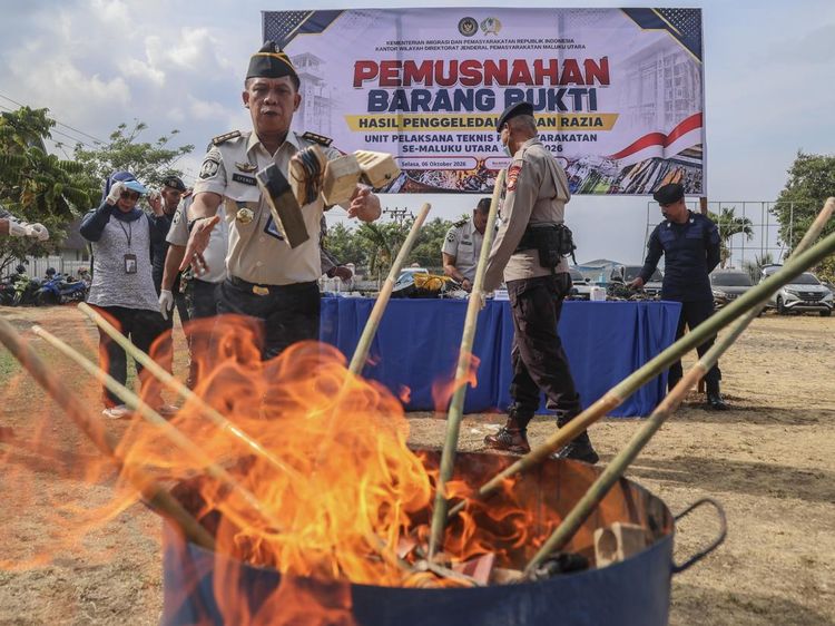 Barang Bukti Hasil Penggeledahan Lapas Malut Dimusnahkan