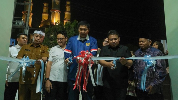 Bupati Subang, Reynaldy Putra Andita Budi Raemi, mendampingi Menteri Perumahan dan Kawasan Permukiman RI, Maruarar Sirait.