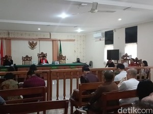 Ambil Paket 483 Gram Ganja dan 33,7 Gram Kokain, WN Belarusia Diadili
