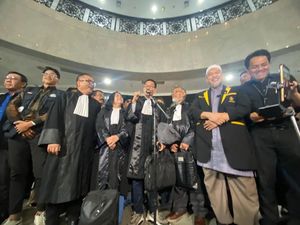 Denny Indrayana: MK Beri Clue Pemakzulan Gibran, DPR Gas Nggak?