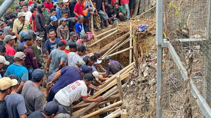 Dua warga Watukumpul, Pemalang tewas tertimbun tanah yang sedang digali untuk pondasi rumah.