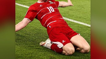 Ole Romeny belum memposting, tapi di stories dia menceritakan piala ini untuk semuanya. Foto: Screenshot