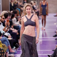 Gigi Hadid Comeback ke Runway Besar, Cara Jalannya Dikritik Mirip Atlet
