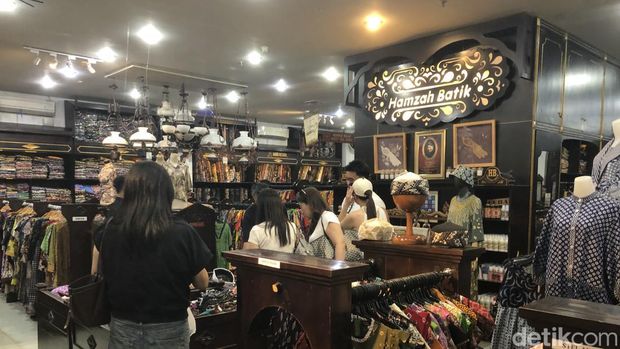 Hamzah Batik Malioboro Jogja buka kembali usai kebakaran, Selasa (6/10/2026).