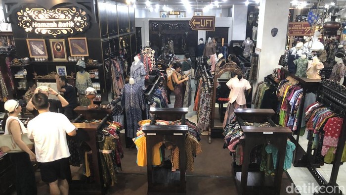 Hamzah Batik Malioboro Jogja buka kembali usai kebakaran, Selasa (6/10/2026).