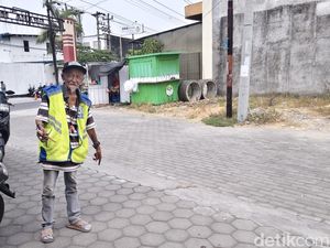 Cerita Jukir Warung Nunung Nemu 3 Bungkusan Diduga Tanah Kuburan
