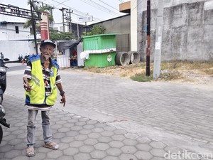Cerita Jukir Warung Nunung Nemu 3 Bungkusan Diduga Tanah Kuburan
