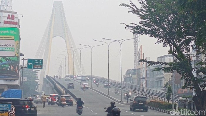 Kabut asap pekat di Pekanbaru (Raja Adil/detikcom)