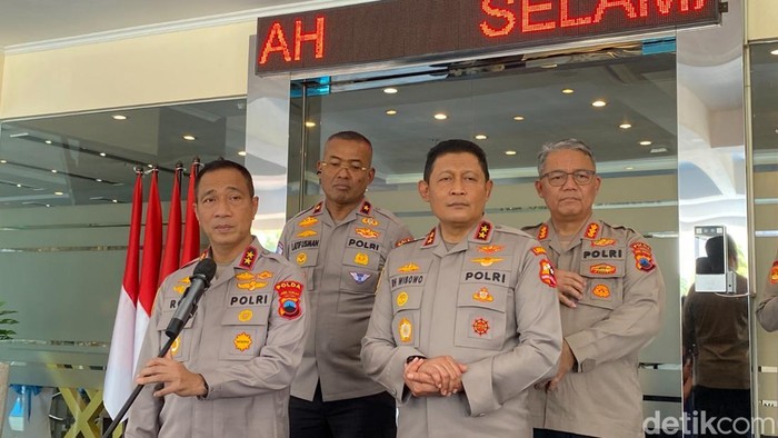 Kapolda Jateng baru, Brigjen Roy Hardi Siahaan (kiri) di Mapolda Jateng, Semarang, Selasa (6/10/2026).