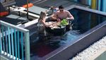 Keseruan Elkan Baggott Cicip Ramen hingga Nikmati Floating Breakfast